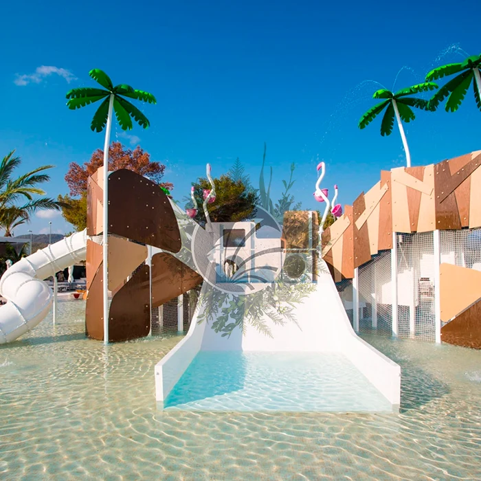 Piscine d’un parc aquatique au sol revêtu de mosaïque beige