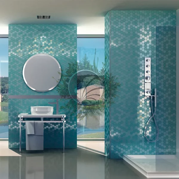 Superbe carrelage en mosaïque hexagonale bleu brillant dans un espace moderne et vibrant