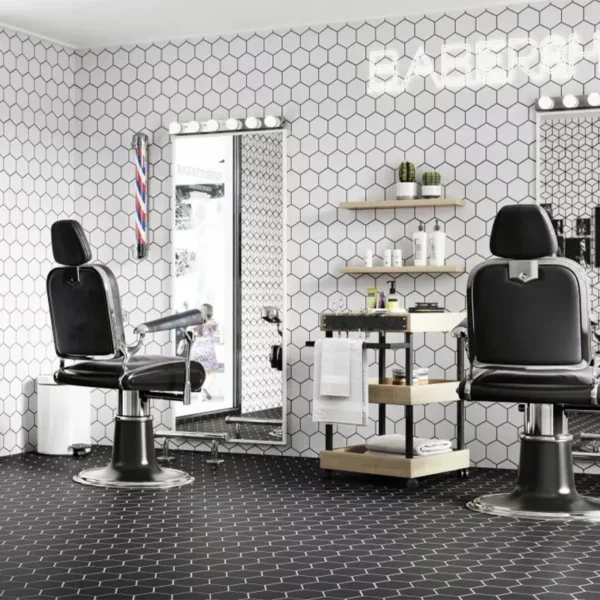 Mosaïque hexagonale blanche posée sur le mur d'un magasin